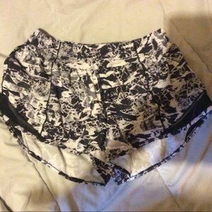 lululemon printed speed up shorts size 6 reg